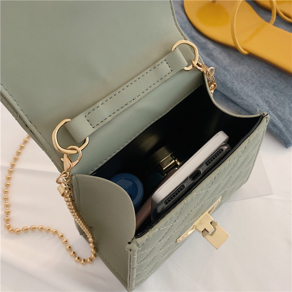 Stilīga sieviešu soma ar pērlēm un metāla ķēdīti