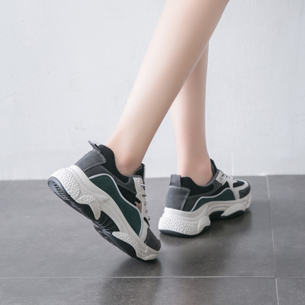 Nyári női tornacipő lapos talppal