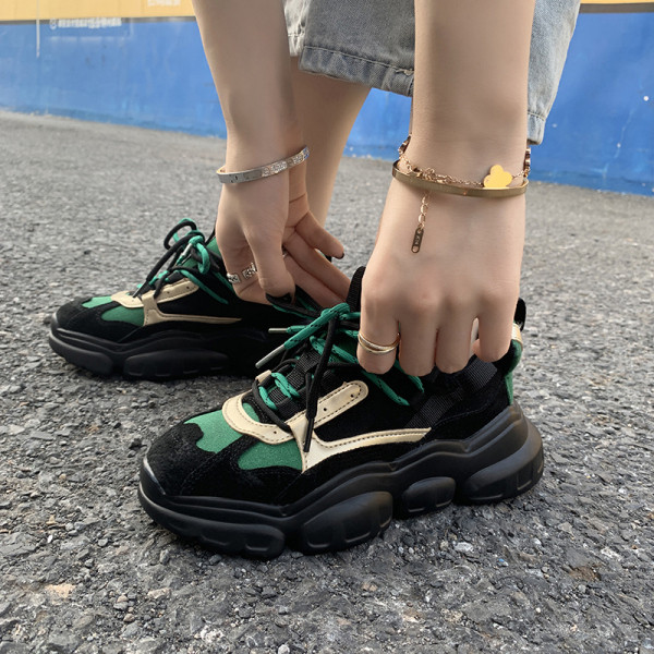 Γυναικεία αθλητικά παπούτσια με πολύχρωμα κορδόνια