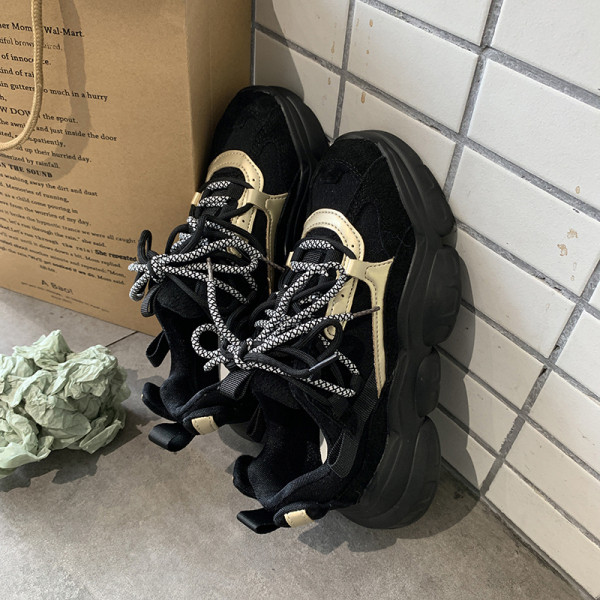 Γυναικεία αθλητικά παπούτσια με πολύχρωμα κορδόνια