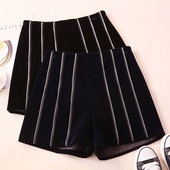 Madingi moteriški šortai aukštu aksominiu liemeniu