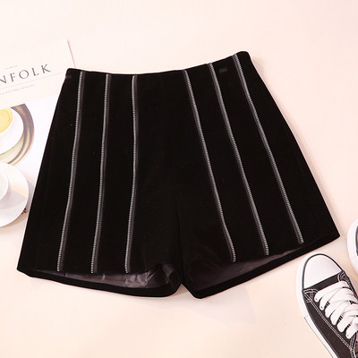 Madingi moteriški šortai aukštu aksominiu liemeniu