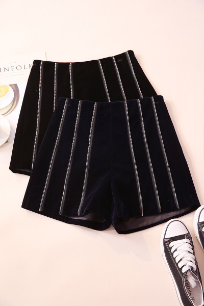 Madingi moteriški šortai aukštu aksominiu liemeniu