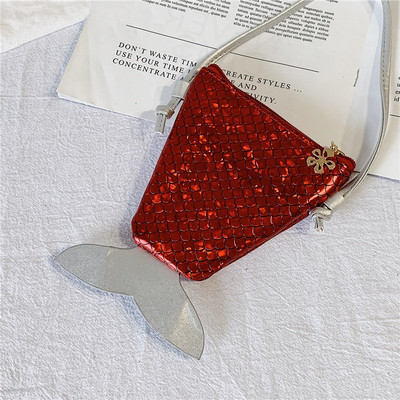 Naujo modelio moteriška rankinė su užtrauktuku ir 3D elementu