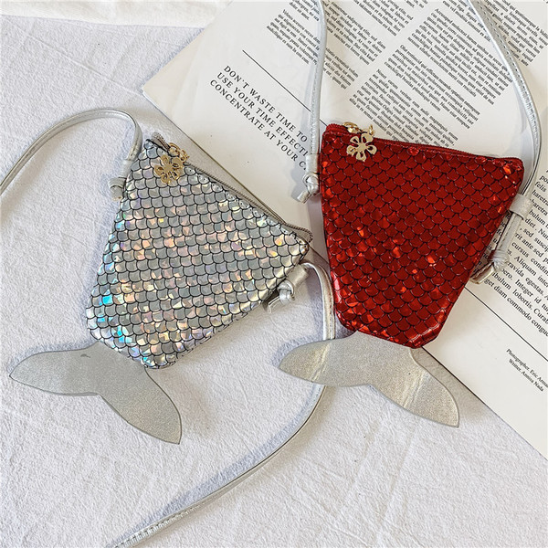 Naujo modelio moteriška rankinė su užtrauktuku ir 3D elementu