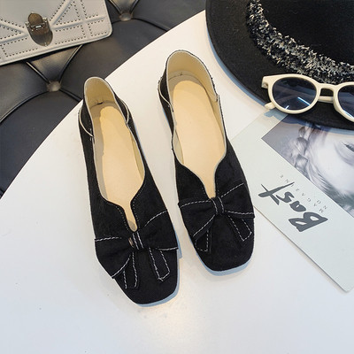 Γυναικεία παπούτσια από σουέτ με επίπεδη σόλα και κορδέλα