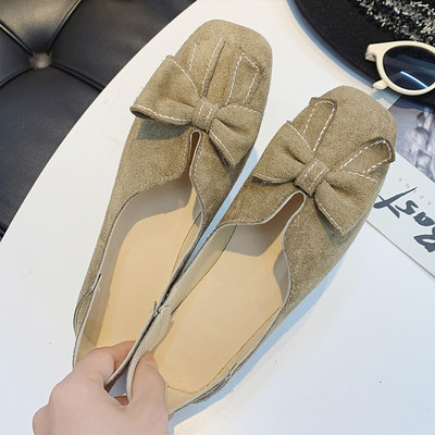 Γυναικεία παπούτσια από σουέτ με επίπεδη σόλα και κορδέλα