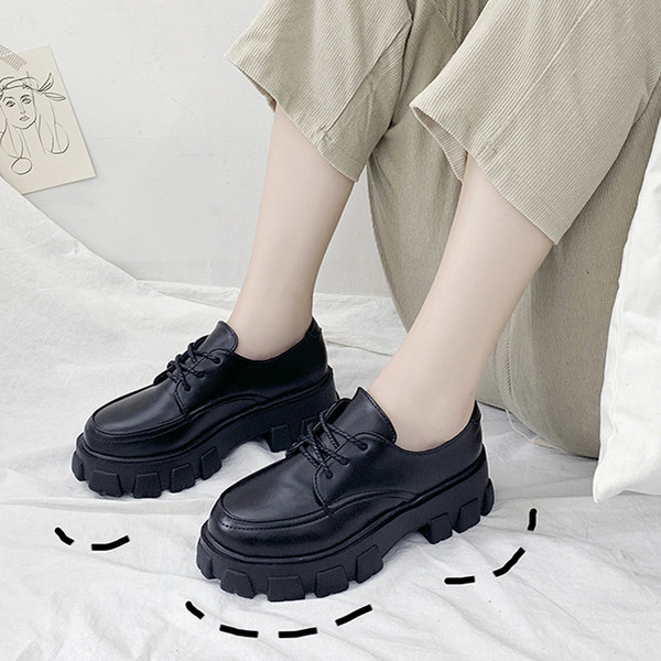 Γυναικεία παπούτσια φθινοπωρινά με  ψηλά τακούνια σε μαύρο χρώμα