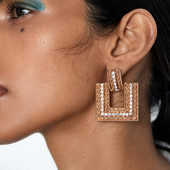 Kvadratiniai moteriški auskarai su akmenukais