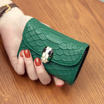 Μοντέρνο μικρό γυναικείο πορτοφόλι από οικολογικό δέρμα με μεταλλική στερέωση