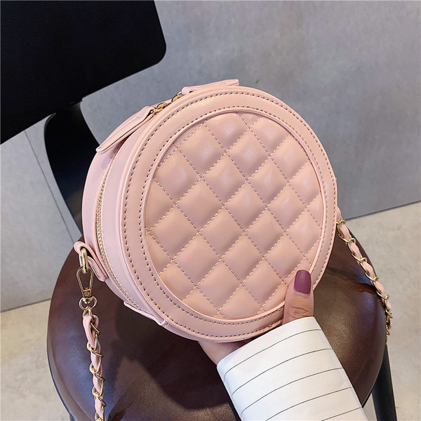 Modernus moteriškas apvalus krepšys su ilga rankena ir užtrauktuku