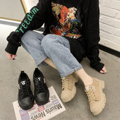 Durva talpú, fűzős női sportcipő