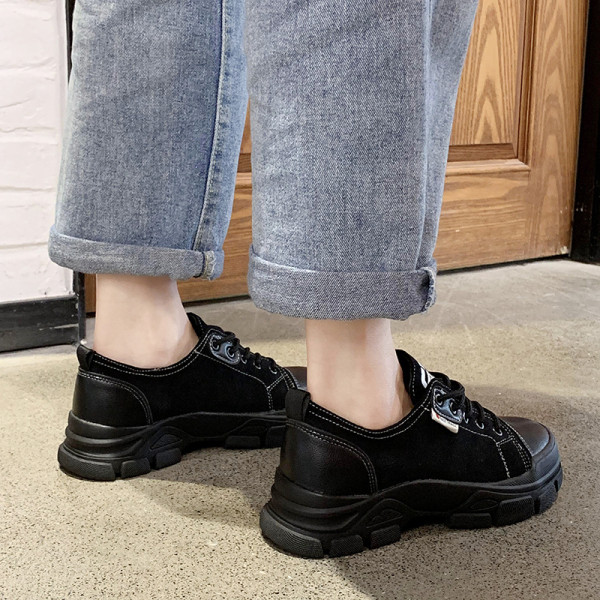 Durva talpú, fűzős női sportcipő