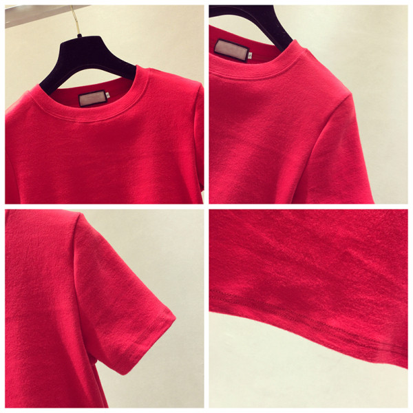 Vienspalvių medvilninių marškinėlių modelis su ovalia iškirpte