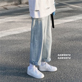 Plašs vīriešu džinsu modelis ar kabatām