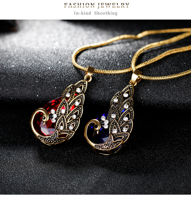 Retro moteriškas karolių ir auskarų komplektas