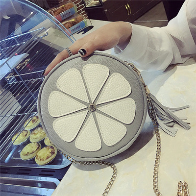 Γυναικεία τσάντα ε σχήμα στρογγυλής με μεγάλη μεταλλική αλυσίδα