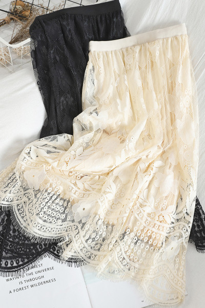 Modern női szoknya csipkével és gumírozott derékkal