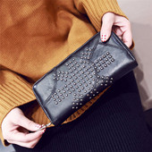 Stilinga moteriška piniginė su užtrauktuku ir kniedėmis iš eko odos