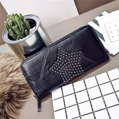 Stilinga moteriška piniginė su užtrauktuku ir kniedėmis iš eko odos