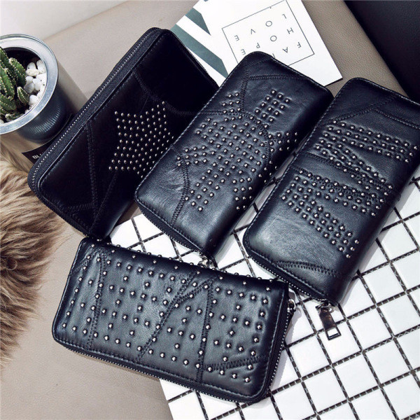 Stilinga moteriška piniginė su užtrauktuku ir kniedėmis iš eko odos