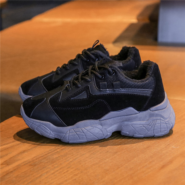 Modernas sieviešu kedas no eko ādas un zamšādas ar raupju zoli un mežģīnēm