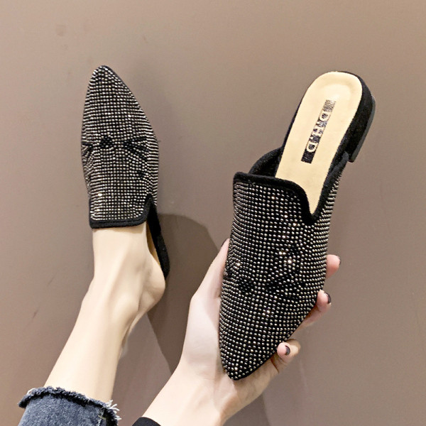 Γυναικείες παντόφλες με διακοσμητικές πέτρες και χαμηλό τακούνι