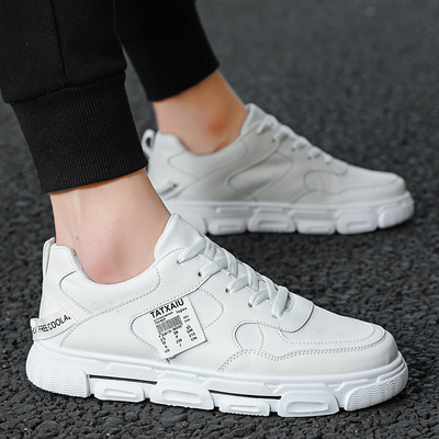 Alkalmi férfi tornacipő lapos talppal és fűzővel