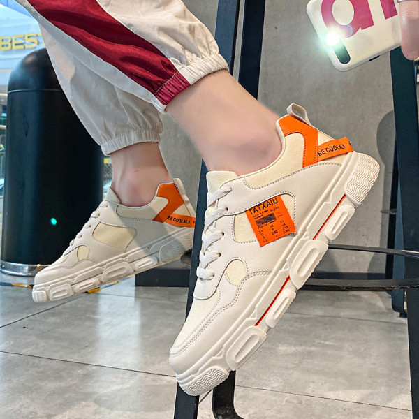 Alkalmi férfi tornacipő lapos talppal és fűzővel