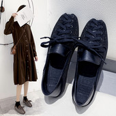 Alkalmi női cipő fűzővel és lapos talppal