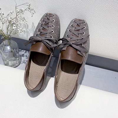 Alkalmi női cipő fűzővel és lapos talppal