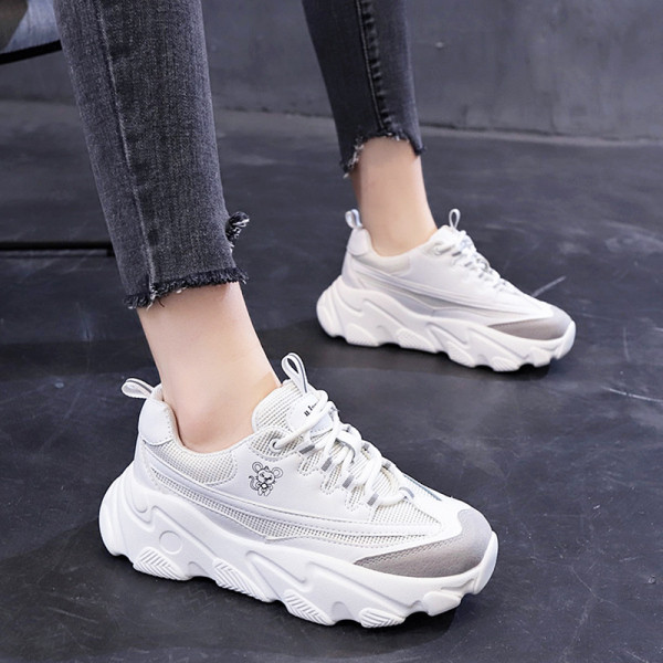 Ανοιξιάτικα γυναικεία παπούτσια  με τραχιά και ψηλά πέλματα