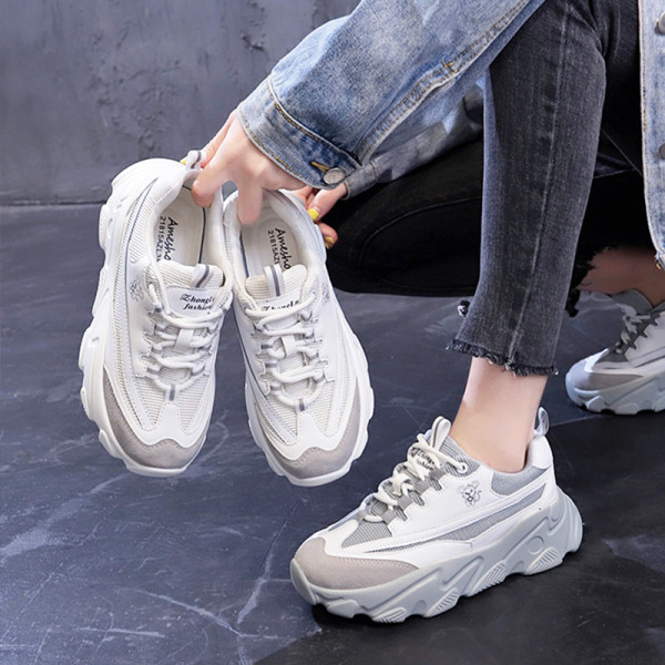 Ανοιξιάτικα γυναικεία παπούτσια  με τραχιά και ψηλά πέλματα