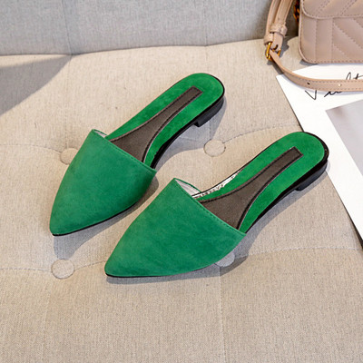 Γυναικείες παντόφλες από οικολογικό σουέτ με χαμηλό και χοντρό τακούνι - μυτερό μοντέλο