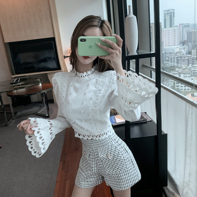 Μοντέρνο γυναικείο πουκάμισο με κουμπιά και μακρύ μανίκι