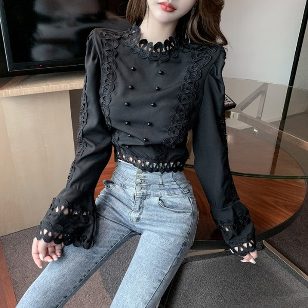 Μοντέρνο γυναικείο πουκάμισο με κουμπιά και μακρύ μανίκι