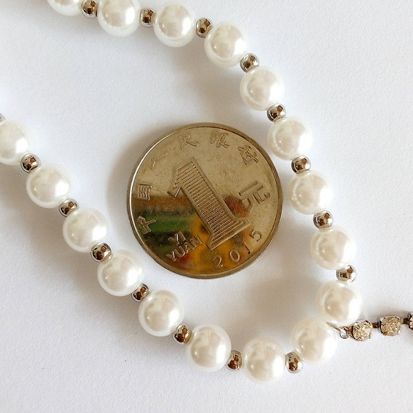 Retro női nyaklánc gyöngyökkel és kövekkel