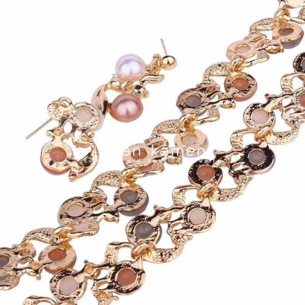 Moteriškas karolių ir auskarų komplektas su spalvotais perlais ir akmenimis