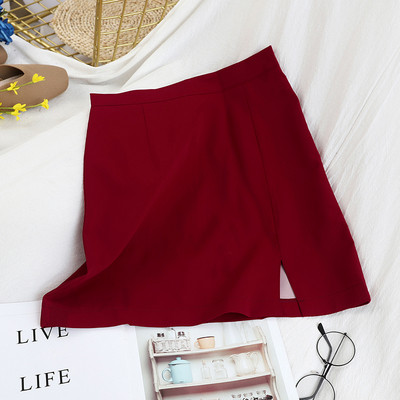 Κοντή γυναικεία φούστα με υψηλή μέση και σχισμή