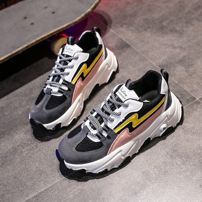 Αθλητικά πάνινα γυναικεία παπούτσια με έγχρωμη σόλα