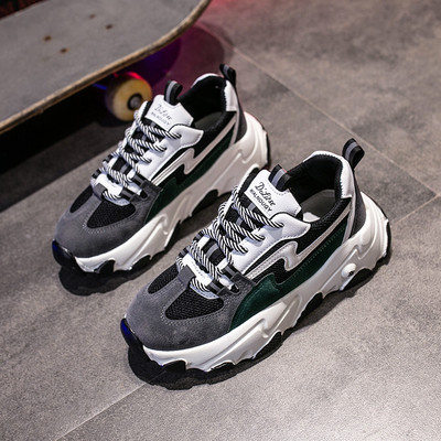 Αθλητικά πάνινα γυναικεία παπούτσια με έγχρωμη σόλα