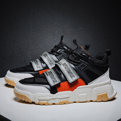 Modernas vīriešu kedas ar uzlīmēm un saitēm