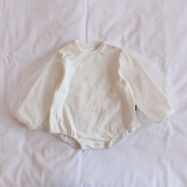 Modernus vaikiškas kėbulas mergaitėms su ovalia iškirpte ir tiuliu ant rankovių