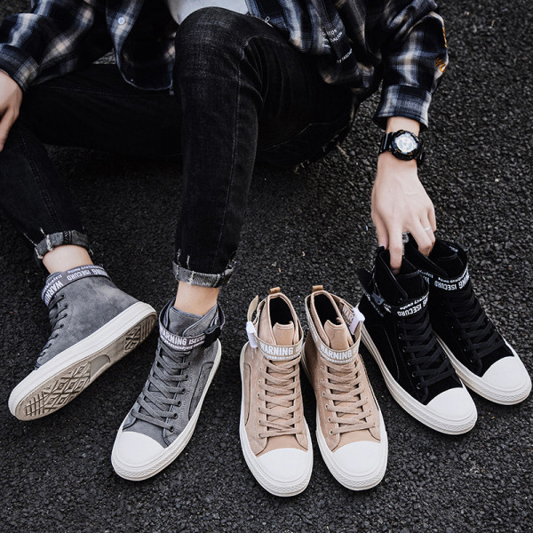 Ανδρικά πάνινα παπούτσια με ίσια πέλματα και επιγραφή