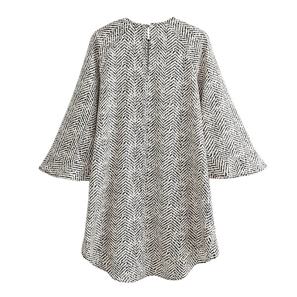 Trumpo kirpimo suknelė su 7/8 lotoso rankovėmis