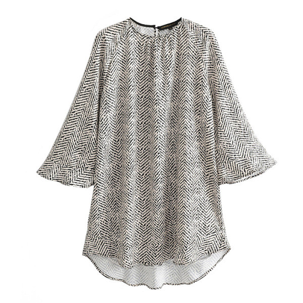 Trumpo kirpimo suknelė su 7/8 lotoso rankovėmis