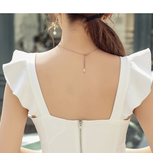 Mūsdienīgs sieviešu tops ar kvadrātveida kakla izgriezumu