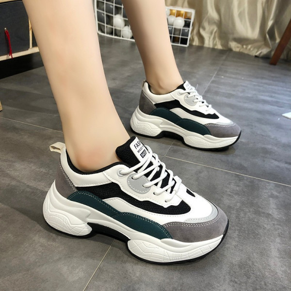 Sieviešu ikdienas kedas no eko zamšādas ar augstu zoli un mežģīnēm