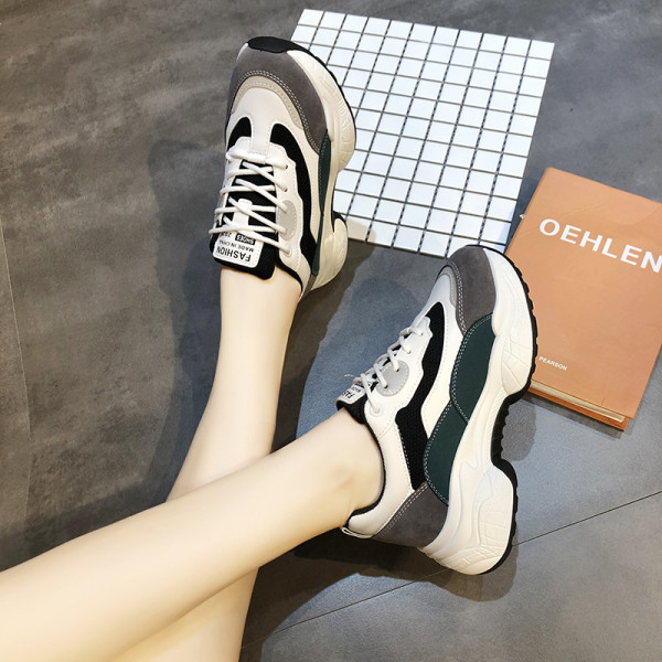 Sieviešu ikdienas kedas no eko zamšādas ar augstu zoli un mežģīnēm