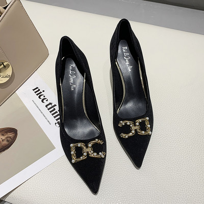 Stilingi moteriški batai plonu kulnu ir metaliniu elementu – pagaminti iš eko zomšos